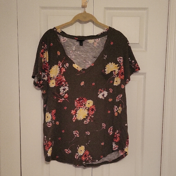 torrid Tops - Torrid Floral V-Neck Short Sleeve Top